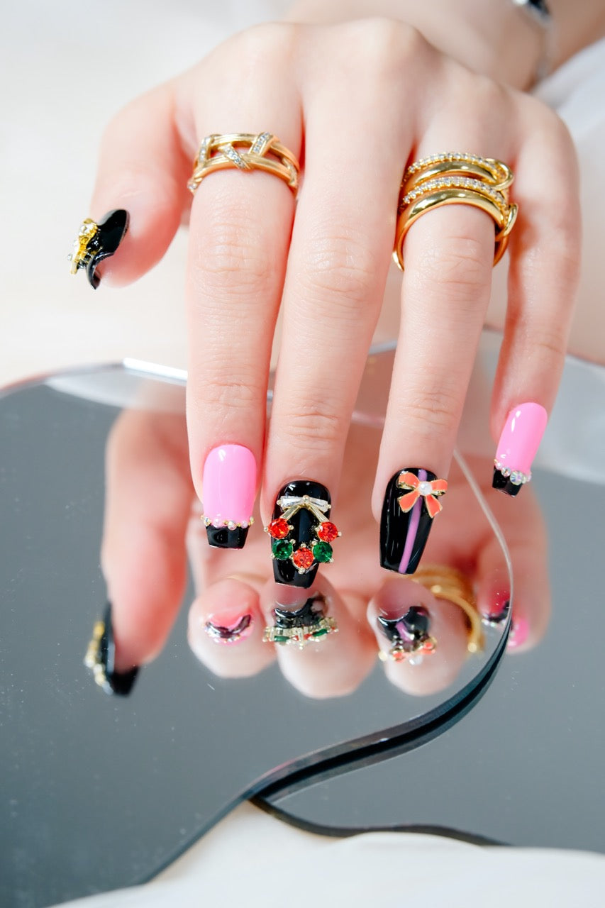Blackpink_Christmas1_2_Large_95d3521f-0b17-4785-a3fb-f143db91008b.jpg